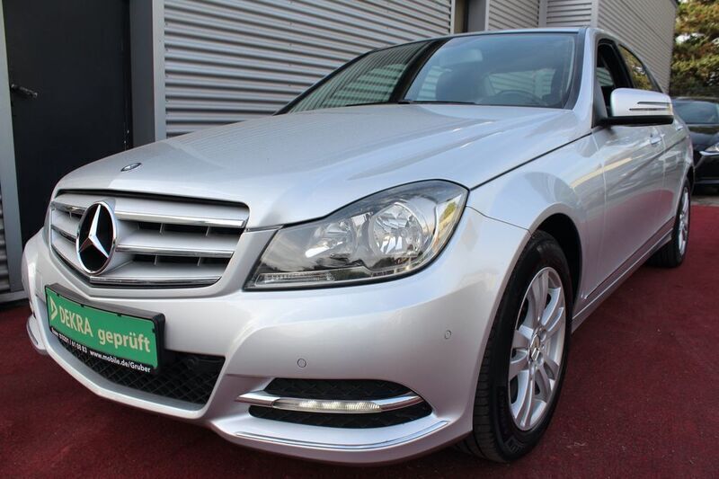 Silber Gebraucht 2013 Mercedes C200 Avantgarde Limousine | 13.982 € (Fairer Preis) - Bild 1/4
