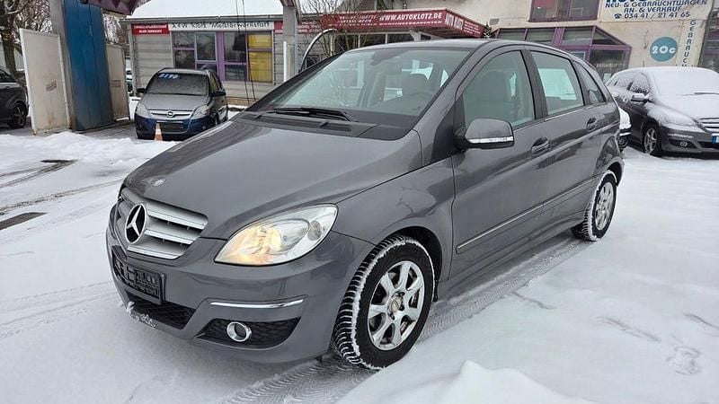 Grau Gebraucht 2010 Mercedes B160 Van / Kleinbus | 7.490 € (Fairer Preis) - Bild 1/4