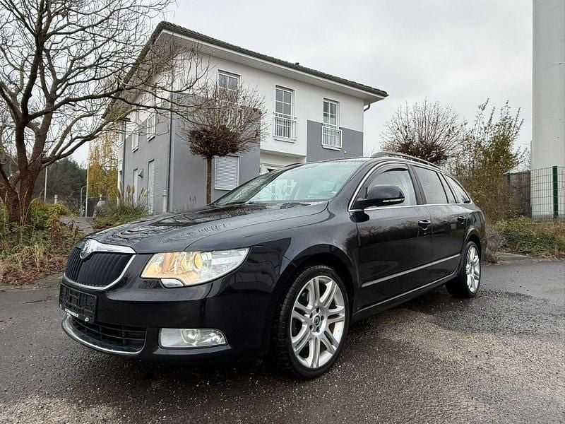 Gebraucht Skoda Superb 140 PS (102 kW) 2013 Schwarz Kombi