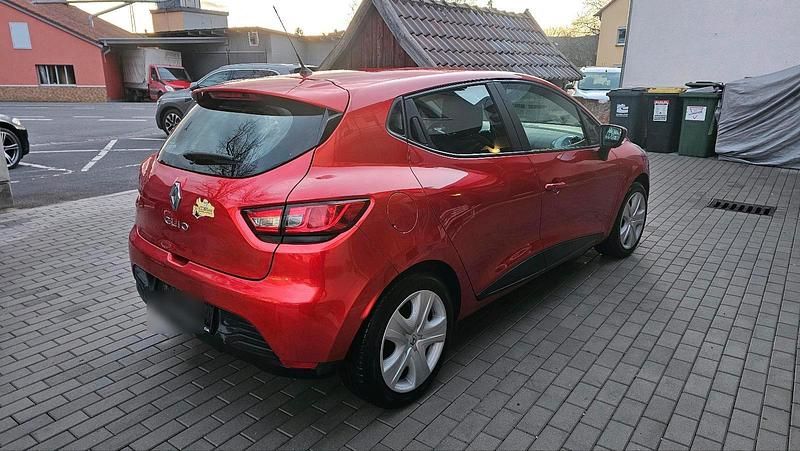 Gebraucht Renault Clio IV 73 PS (53 kW) 2014 Rot Kleinwagen