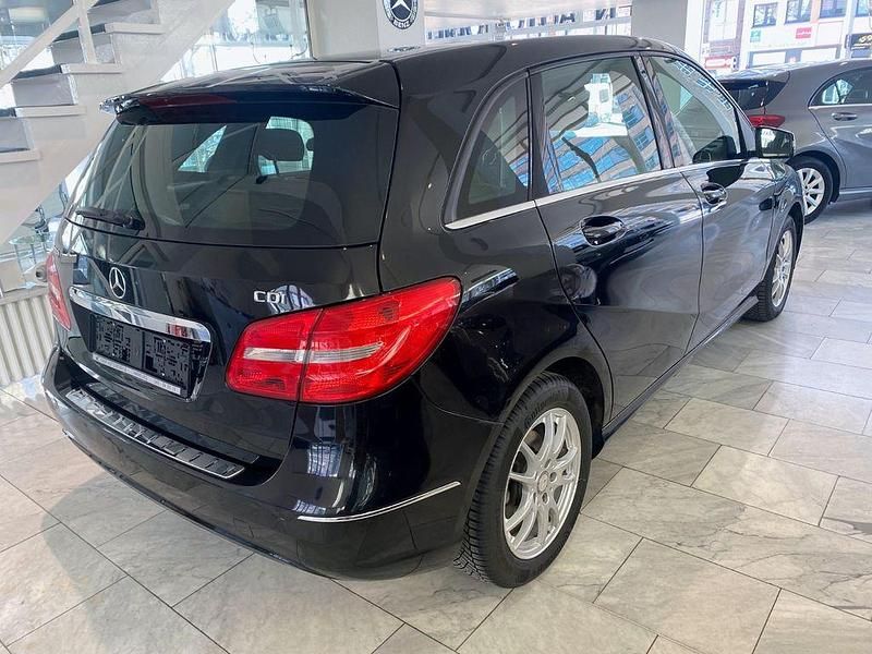 Gebraucht Mercedes B180 109 PS (80 kW) 2014 Schwarz Van / Kleinbus