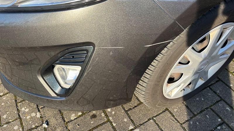 Gebraucht Ford Fiesta Cool & Connect 101 PS (74 kW) 2018 Grau Kleinwagen