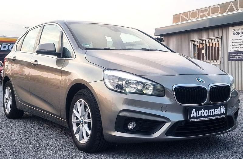 Silber Gebraucht 2015 BMW 218 Active Tourer Basis Van / Kleinbus | 12.490 € (Fairer Preis) - Bild 1/4