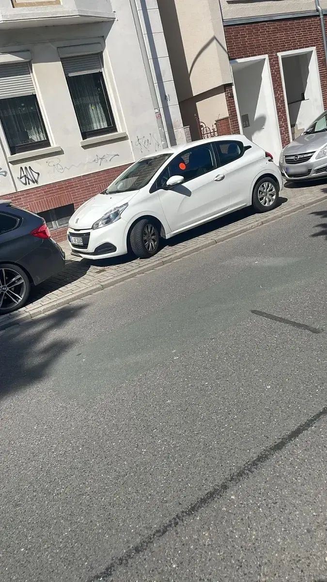 Gebraucht Peugeot 208 82 PS (60 kW) 2017 Weiß Kleinwagen