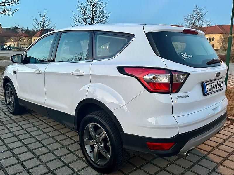 Gebraucht Ford Kuga Trend 120 PS (88 kW) 2019 Weiß SUV