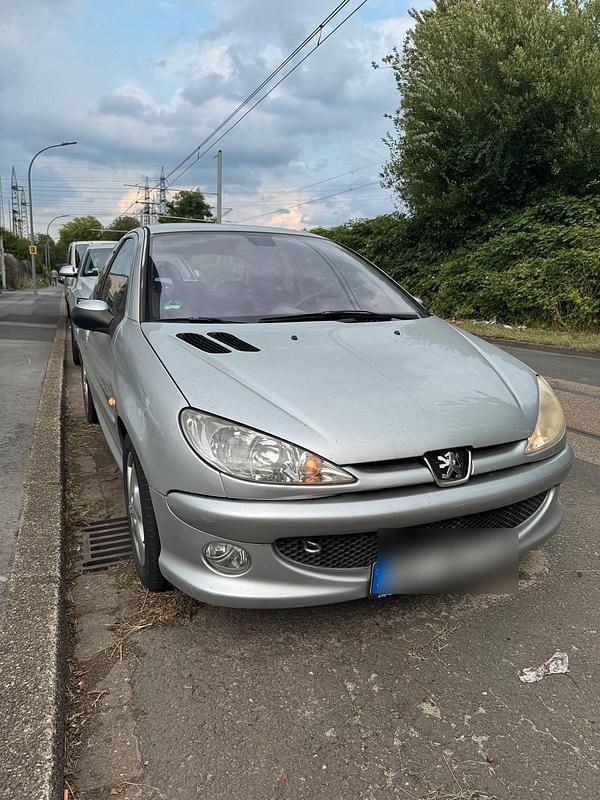 Grau Gebraucht 2004 Peugeot 206 Kleinwagen | 600 € (Superpreis) - Bild 1/4