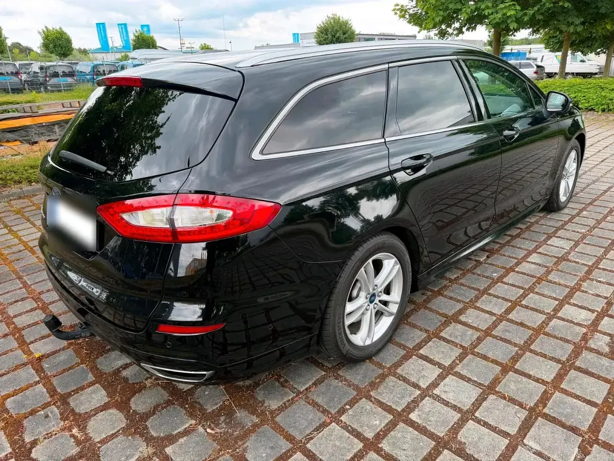 Gebraucht Ford Mondeo Titanium 180 PS (132 kW) 2016 Schwarz Kombi