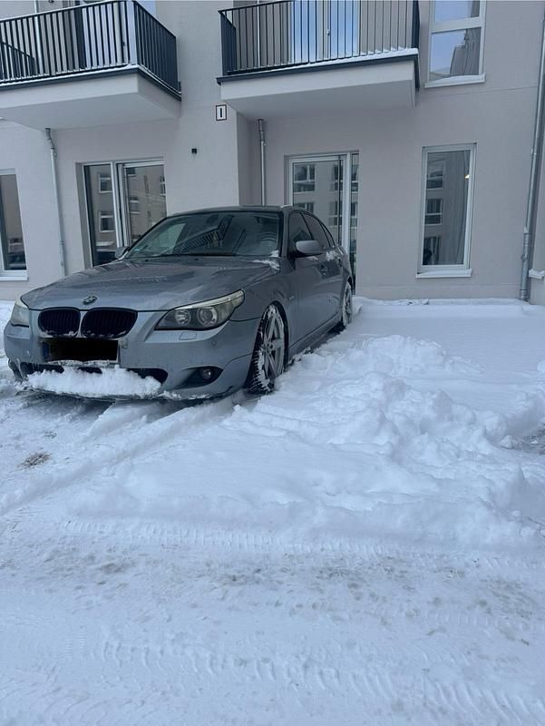 Grau Gebraucht 2005 BMW 530 Limousine | 3.000 € (Superpreis) - Bild 1/4