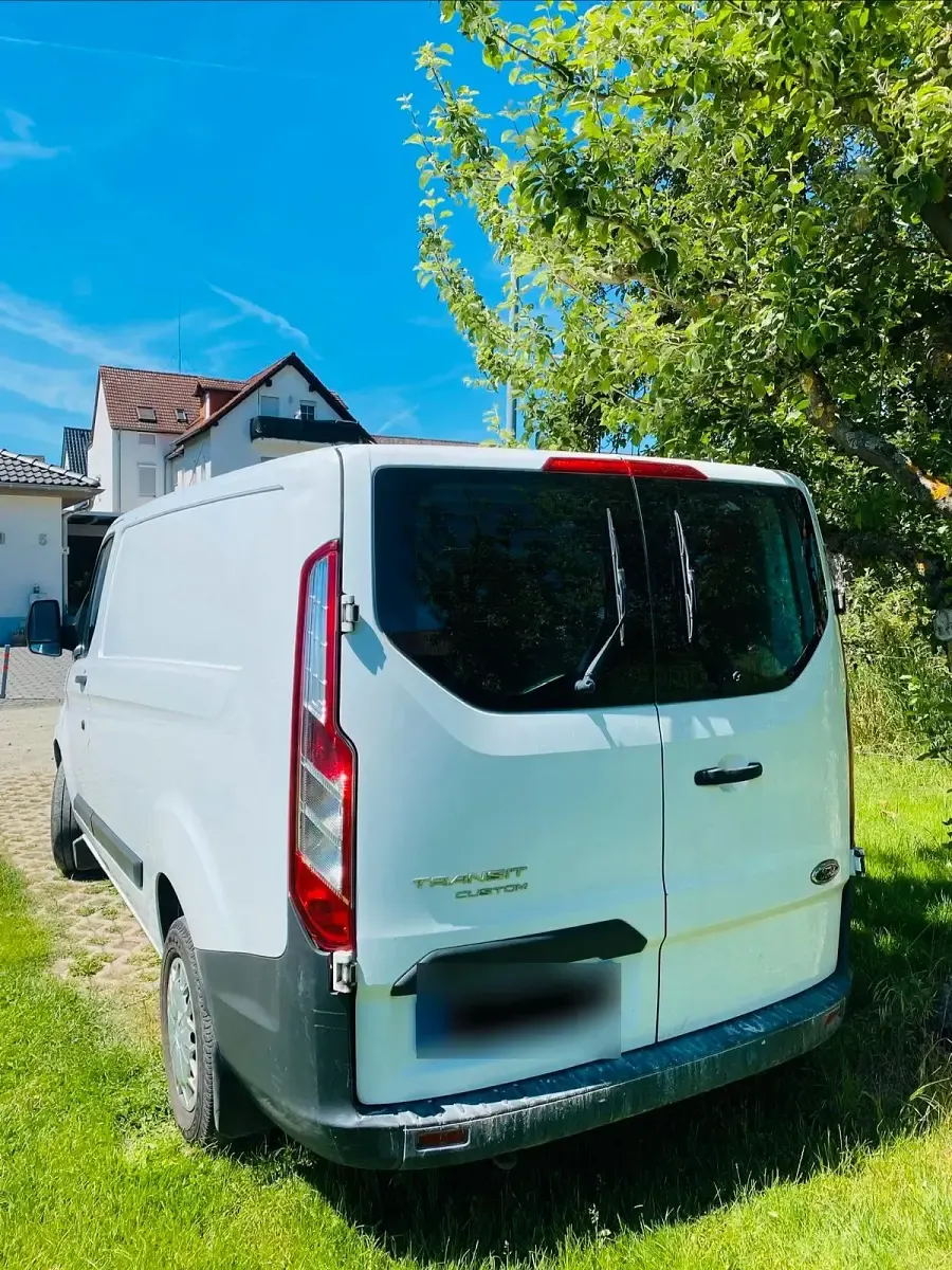 Gebraucht Ford Transit 111 PS (81 kW) 2018 Weiß Van / Kleinbus