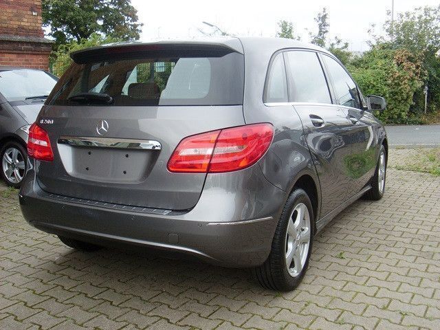 Gebraucht Mercedes B200 156 PS (114 kW) 2012 Grau Van / Kleinbus