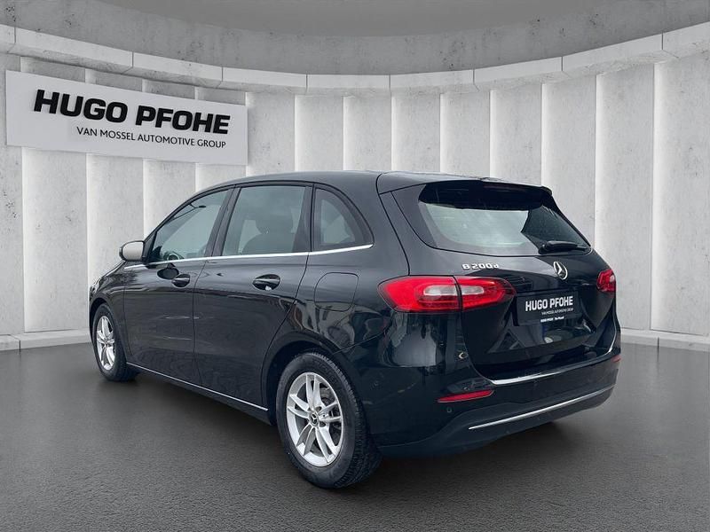 Gebraucht Mercedes B200 Style 150 PS (110 kW) 2021 Kosmosschwarz metalliclack Van / Kleinbus