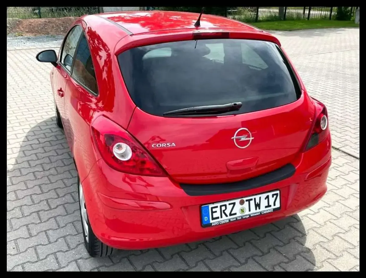 Gebraucht Opel Corsa Edition 87 PS (63 kW) 2010 Rot Kleinwagen