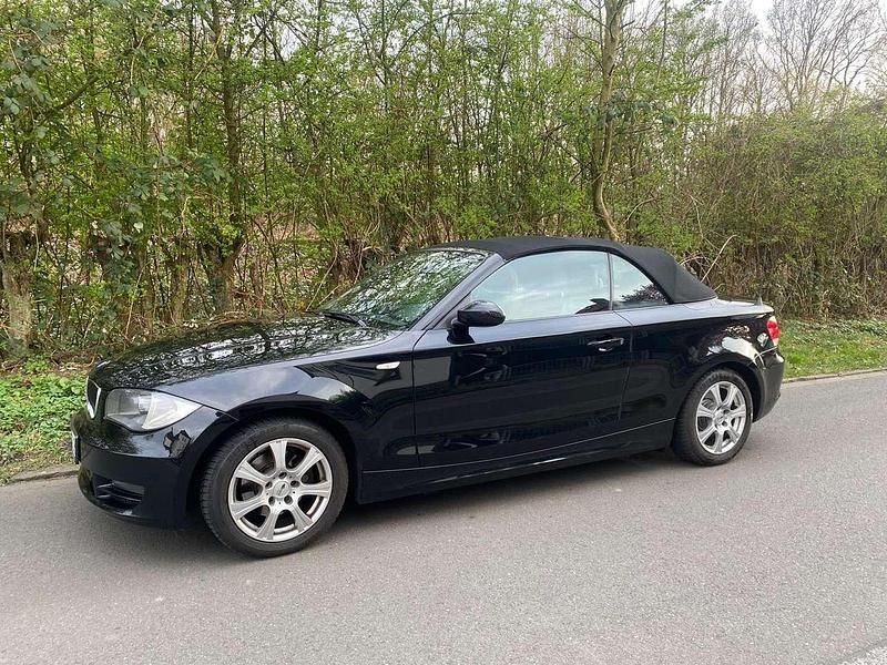 Schwarz Gebraucht 2009 BMW 118 Cabriolet Cabrio | 6.450 € (Fairer Preis) - Bild 1/4