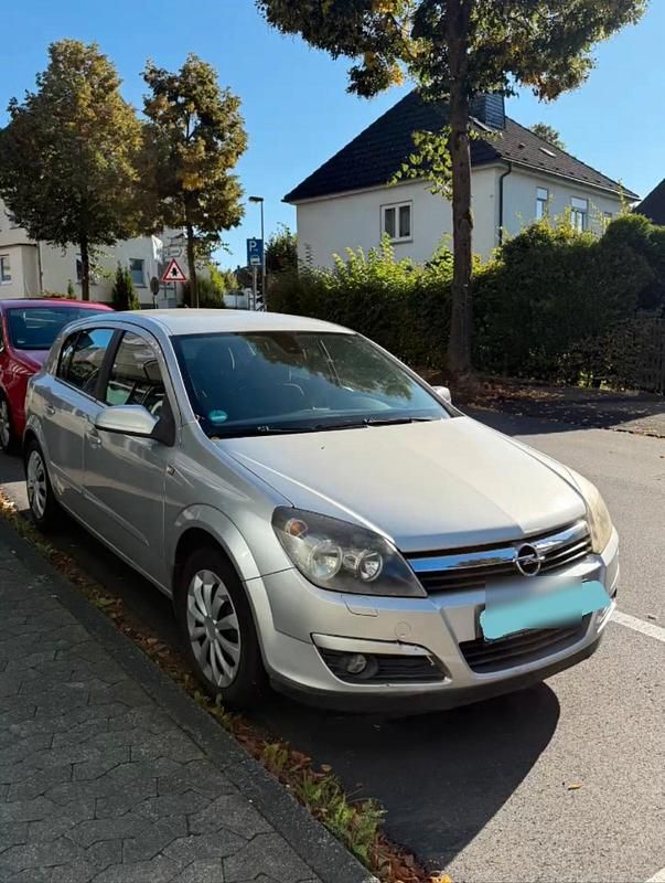Silber Gebraucht 2006 Opel Astra Kleinwagen | 2.400 € (Fairer Preis) - Bild 1/4