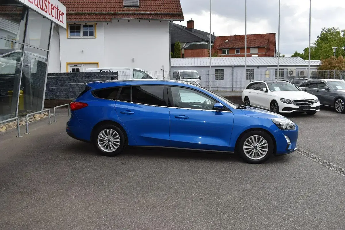 Gebraucht Ford Focus Titanium 120 PS (88 kW) 2020 Blau Kombi