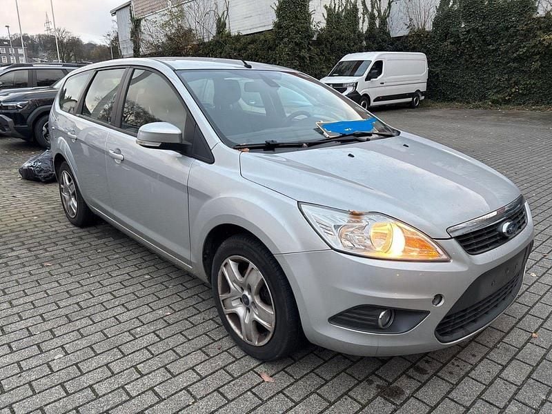 Gebraucht Ford Focus Style 109 PS (80 kW) 2010 Silber Limousine