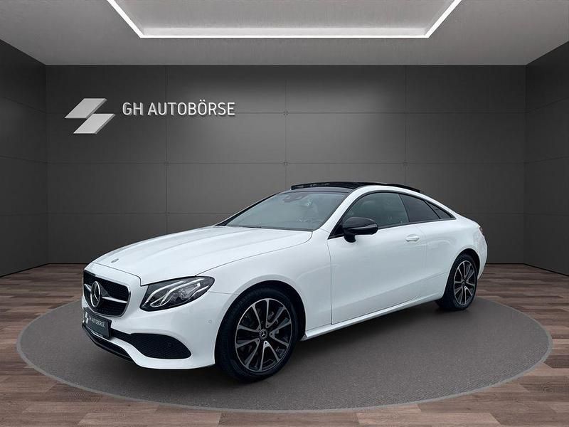 Polarweiss Gebraucht 2018 Mercedes E200 Night Coupé | 36.790 € (Teuer) - Bild 1/4