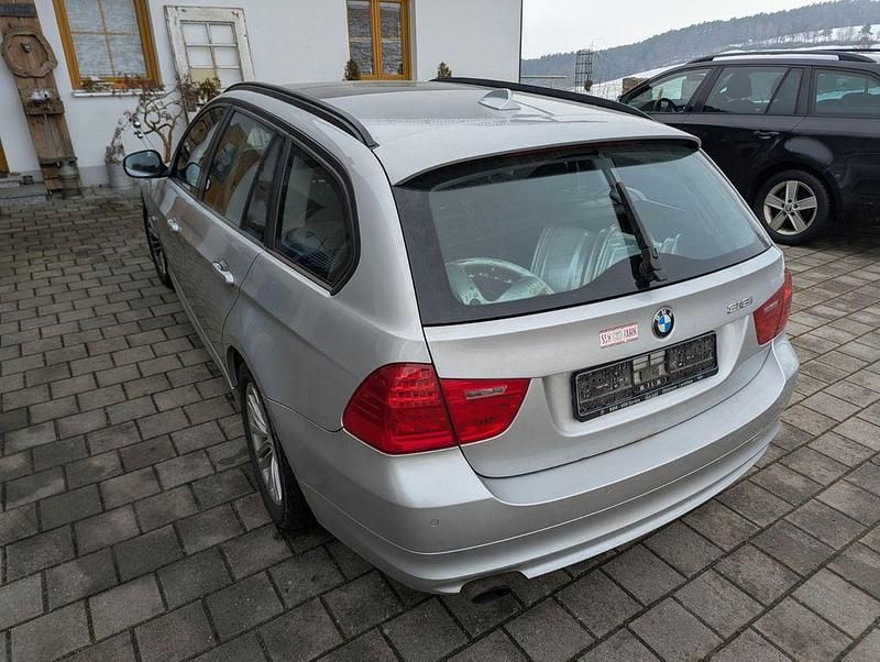 Gebraucht BMW 318 143 PS (105 kW) 2010 Silber Kombi