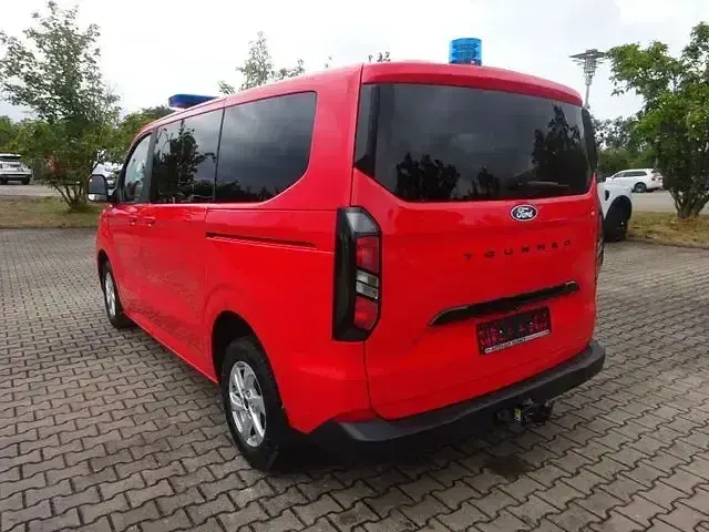 Gebraucht Ford Tourneo Custom Titanium 136 PS (100 kW) 2025 Rot Van