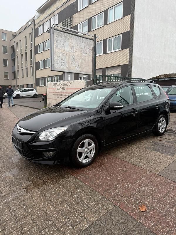 Gebraucht Hyundai i30 90 PS (66 kW) 2011 Schwarz Kombi