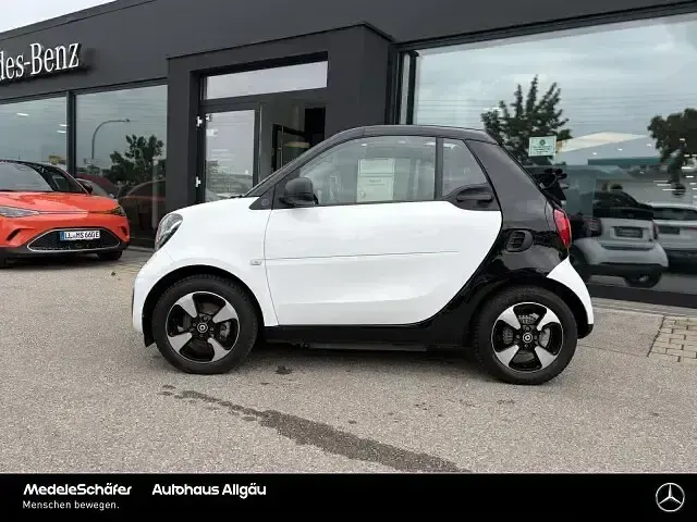 Gebraucht Smart ForTwo Electric Drive Passion 60 kW (82 PS) 2023 Bodypanels in white Cabrio