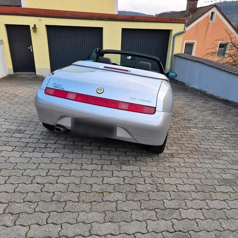 Gebraucht Alfa Romeo Spider 150 PS (110 kW) 2002 Silber Cabrio