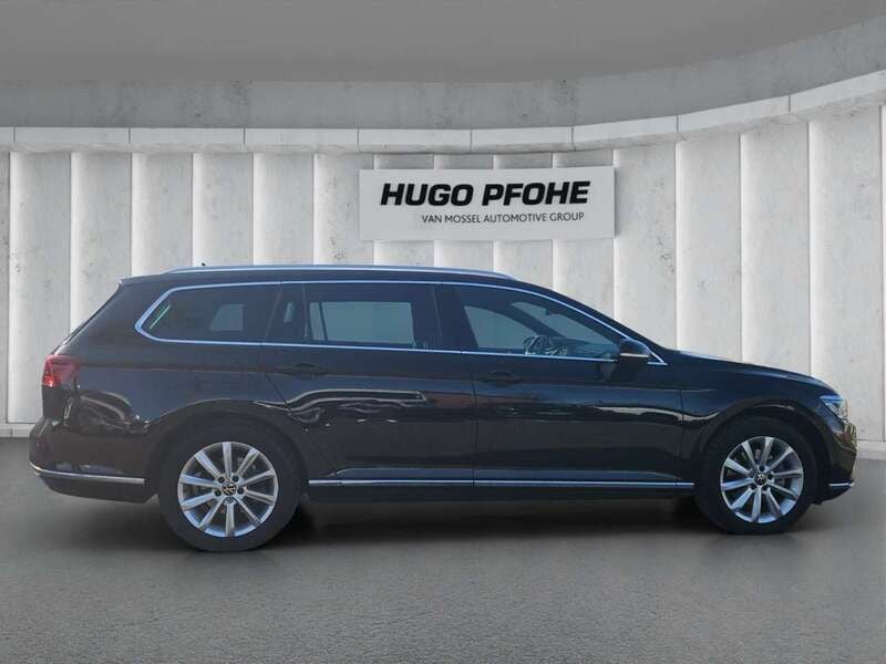 Gebraucht VW Passat Elegance 150 PS (110 kW) 2024 Deep black perleffekt Kombi