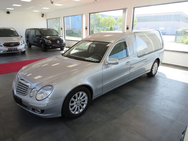 Silber Gebraucht 2007 Mercedes E220 Limousine | 13.950 € - Bild 1/4