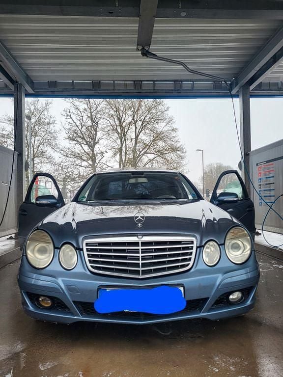 Blau Gebraucht 2006 Mercedes E280 Limousine | 3.500 € (Superpreis) - Bild 1/4