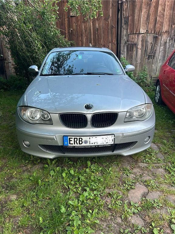 Silber Gebraucht 2005 BMW 118 Kleinwagen | 3.700 € (Etwas zu teuer) - Bild 1/4
