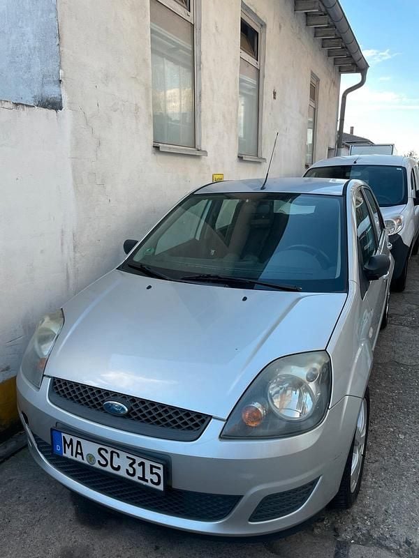 Silber Gebraucht 2008 Ford Fiesta Kleinwagen | 540 € - Bild 1/4