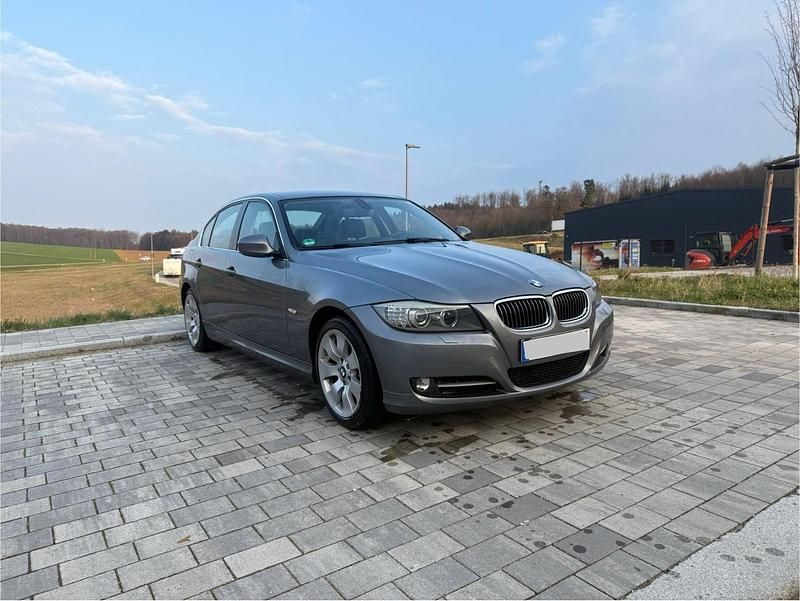 Gebraucht BMW 330 Exclusive 272 PS (200 kW) 2010 Grau Limousine
