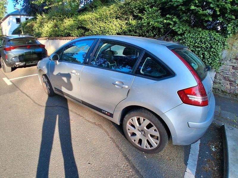 Silber Gebraucht 2009 Citroën C4 VTR Sport Limousine | 1.900 € (Fairer Preis) - Bild 1/4