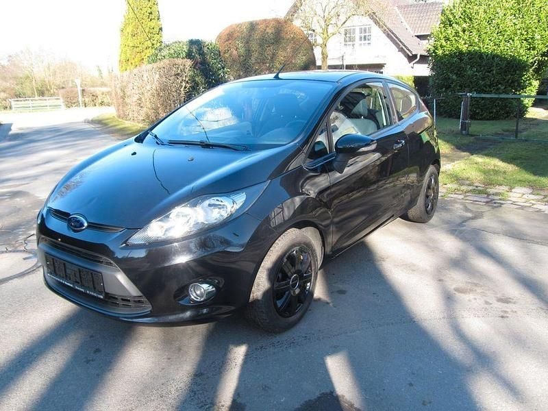 Gebraucht Ford Fiesta Ambiente 60 PS (44 kW) 2012 Schwarz Kleinwagen