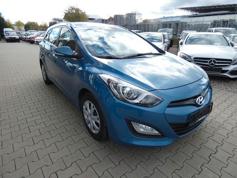 Gebraucht Hyundai i30 Trend 110 PS (80 kW) 2012 Blau Kombi