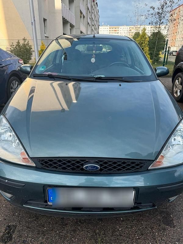 Grün Gebraucht 2003 Ford Focus Kleinwagen | 349 € (Superpreis) - Bild 1/4