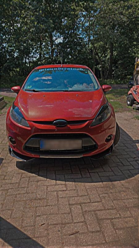 Gebraucht Ford Fiesta 90 PS (66 kW) 2011 Rot Kleinwagen
