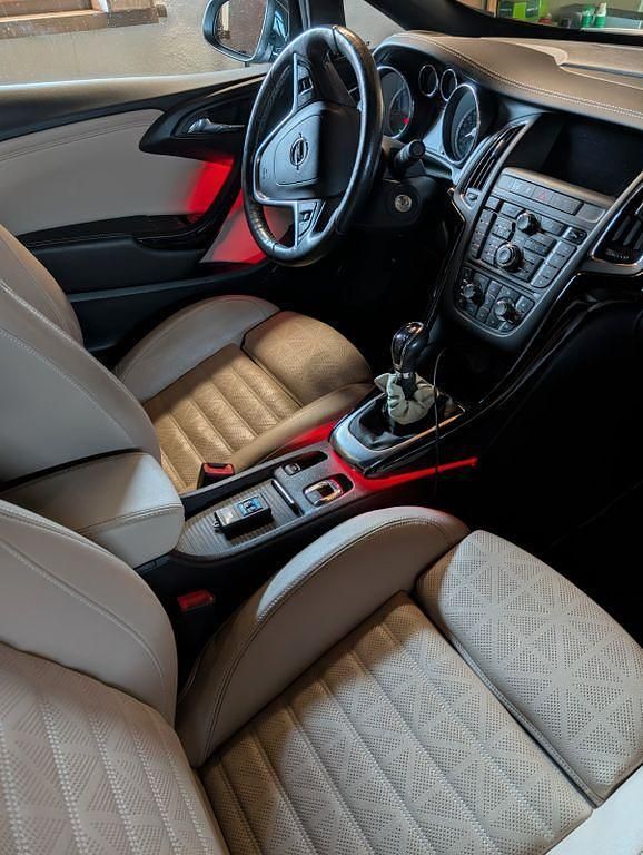 Usata Opel Cascada Active 200 CV (147 kW) 2017 Nero Cabrio