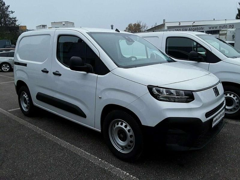 Neu Fiat Doblò 102 PS (75 kW) 2025 Weiß Van / Kleinbus