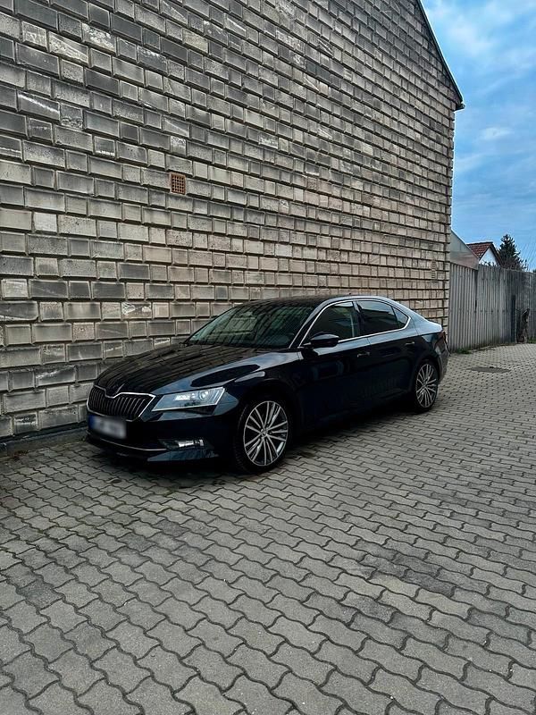 Gebraucht Skoda Superb 198 PS (145 kW) 2016 Schwarz Limousine