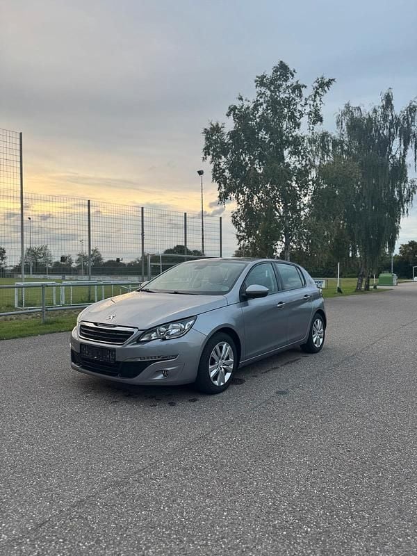 Grau Gebraucht 2015 Peugeot 308 Active Kleinwagen | 4.999 € (Guter Preis) - Bild 1/4