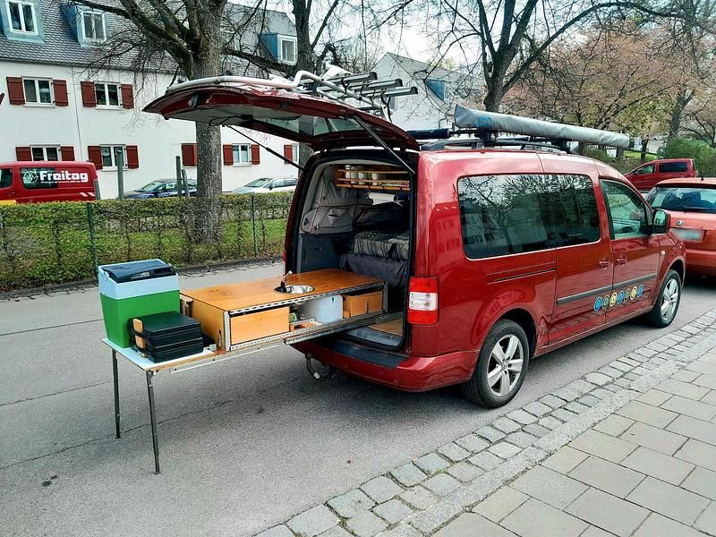 Używany VW Caddy Maxi 105 KM (77 kW) 2009 Czerwony Minivan
