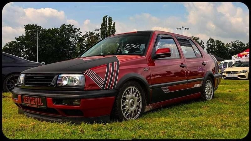 Schwarz Gebraucht 1997 VW Vento Limousine | 2.000 € (Fairer Preis) - Bild 1/4