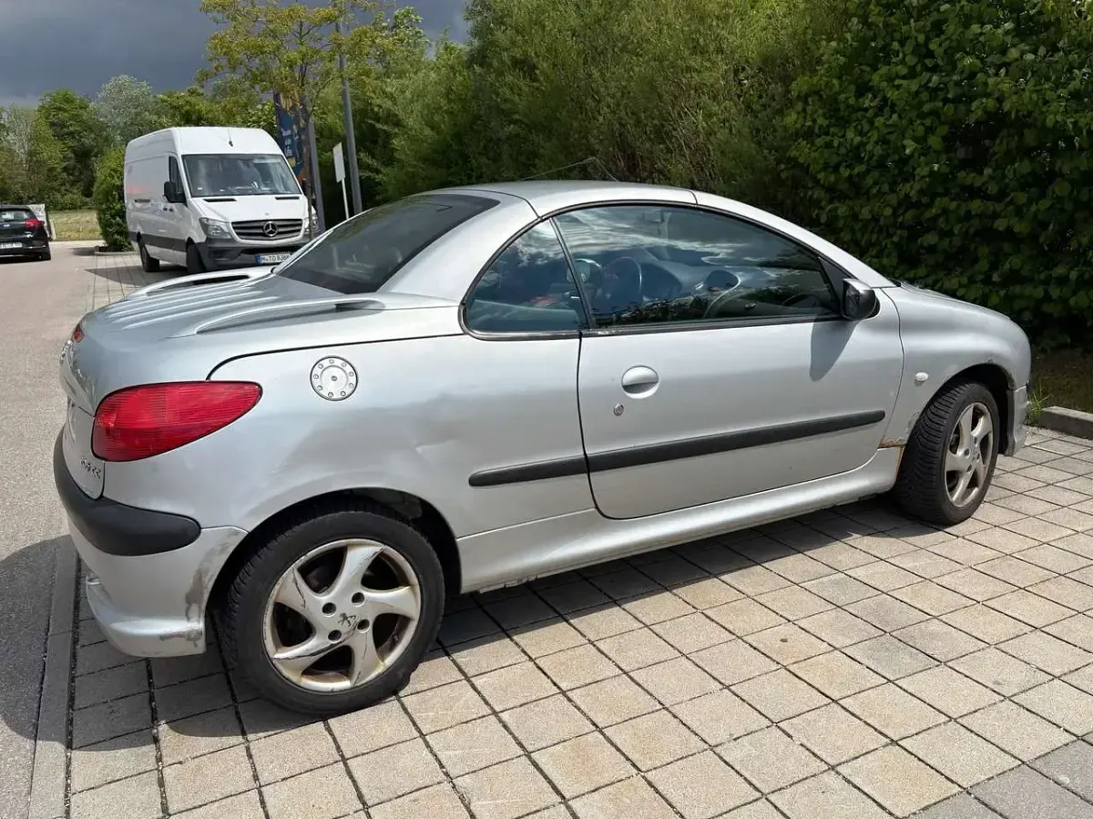 Gebraucht Peugeot 206 CC 109 PS (80 kW) 2002 Grau Cabrio