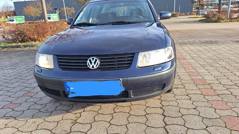 Blau Gebraucht 1999 VW Passat Kombi | 1.700 € (Fairer Preis) - Bild 1/4