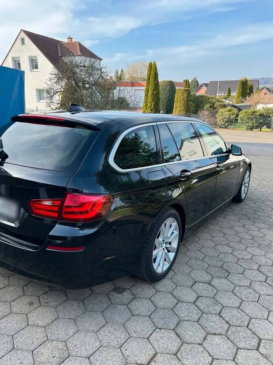 Gebraucht BMW 520 184 PS (135 kW) 2011 Schwarz Kombi