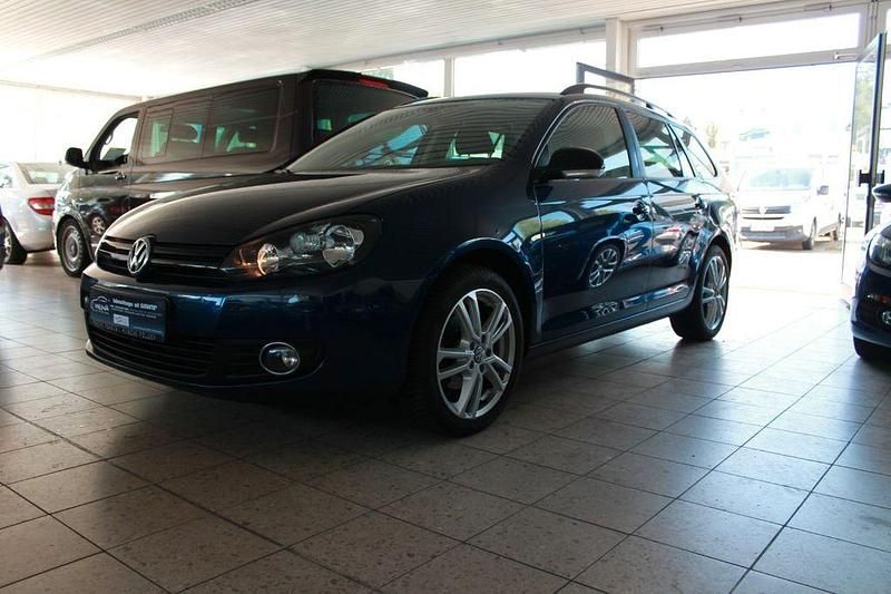 Gebraucht VW Golf VI Match 105 PS (77 kW) 2012 Blau Kleinwagen