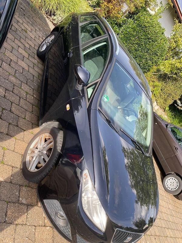 Schwarz Gebraucht 2011 Seat Ibiza ST Style Kombi | 6.000 € (Etwas zu teuer) - Bild 1/4