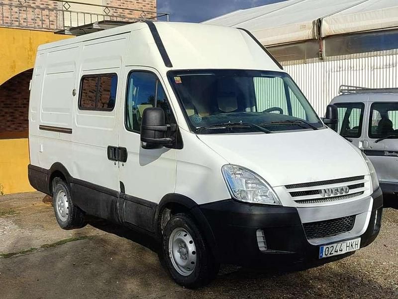 Weiß Gebraucht 2012 Iveco Daily Van | 24.000 € - Bild 1/4