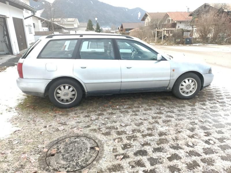Gebraucht Audi A4 125 PS (91 kW) 1998 Kombi